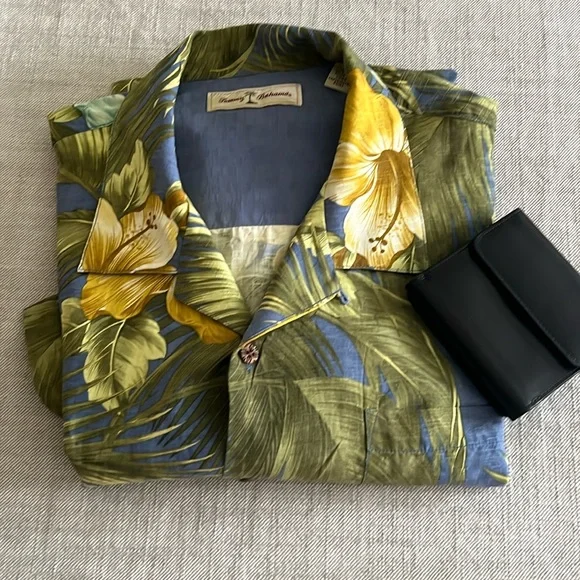 Tommy Bahama silk l shirt - Picture 3 of 14